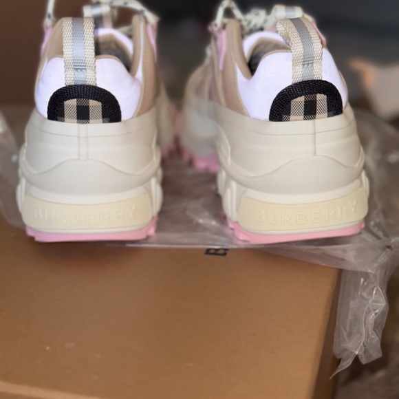 Burberry shoes - Picture 3 of 6